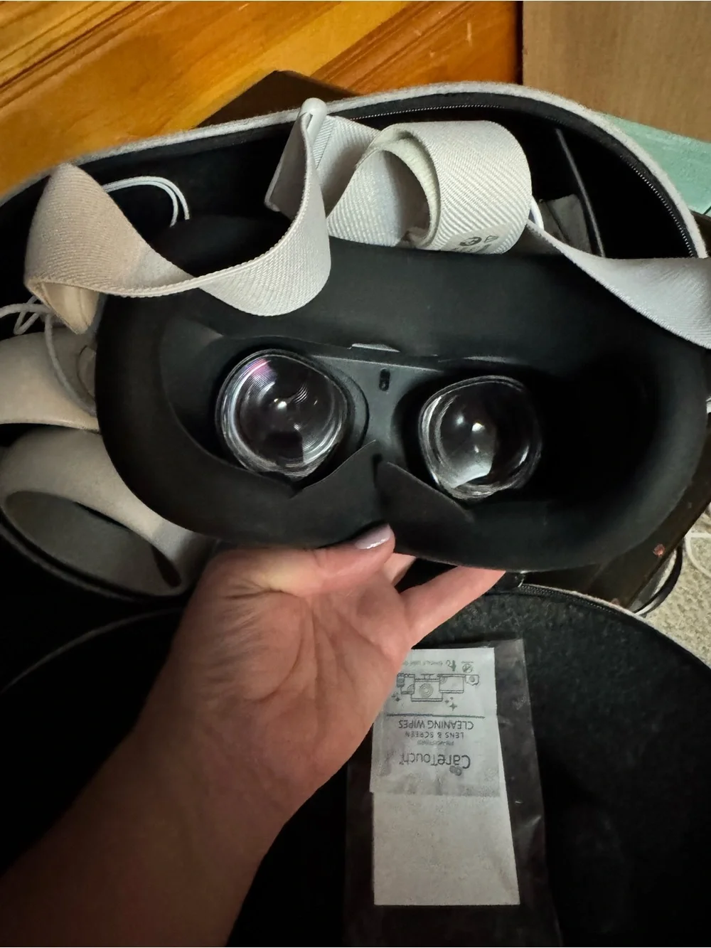 Quest 2 White VR Headset with Controllers